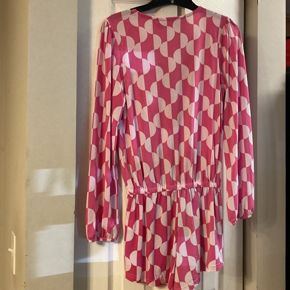 Romper, adorable for anytime, anywhere. Throw it on and you are good to go!! - Picture 7 of 9